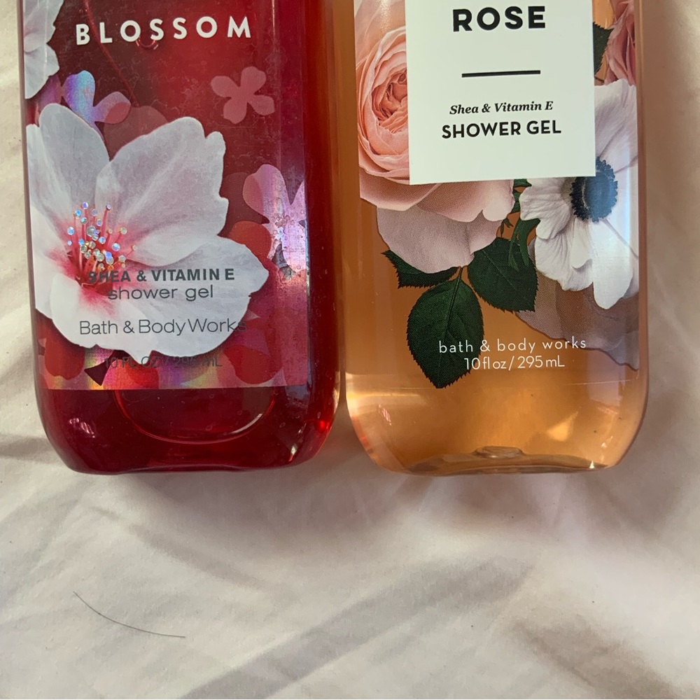 COPY - Lot of 2 Bath & Body Works ‘Rose’ & ‘Japanese Cherry Blossom’ Shower Gels - Picture 4 of 4